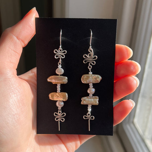 1 of 1 𝕓𝕖𝕝𝕝𝕖 Earrings