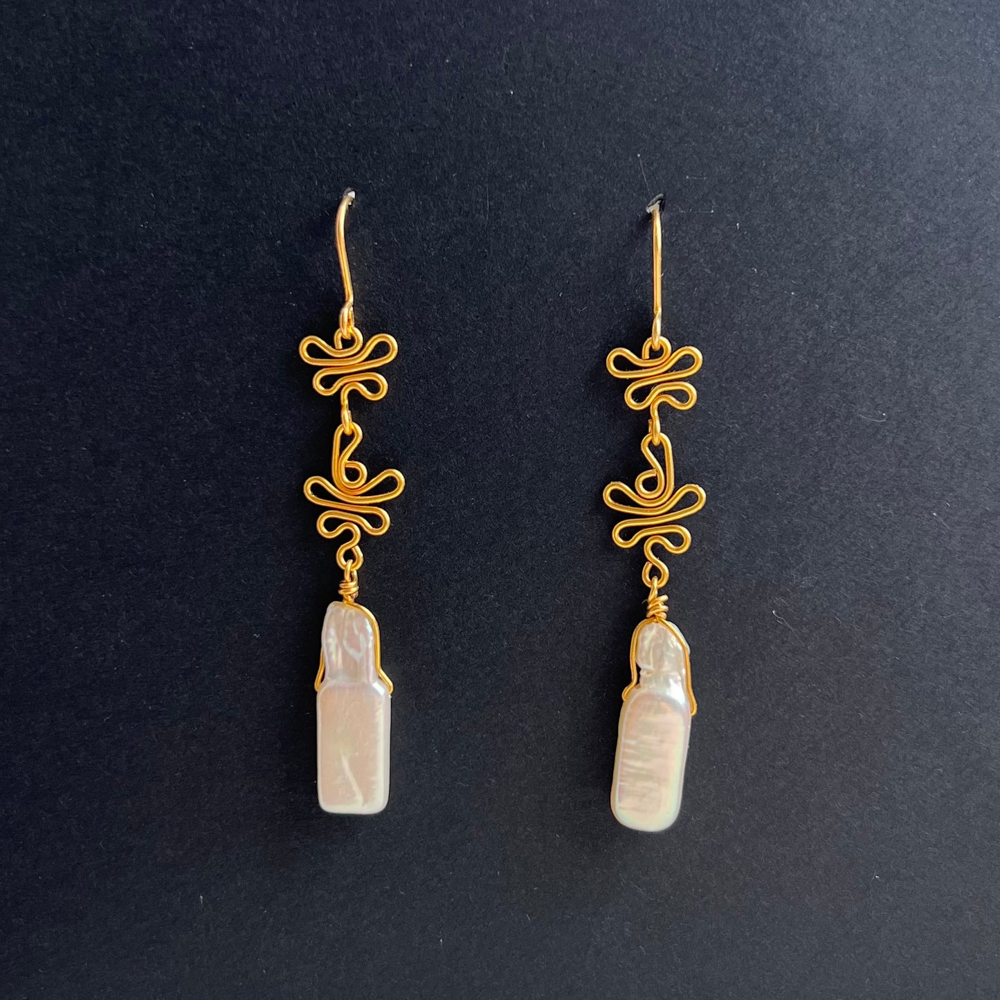 ViVi Pearl Gold Earrings