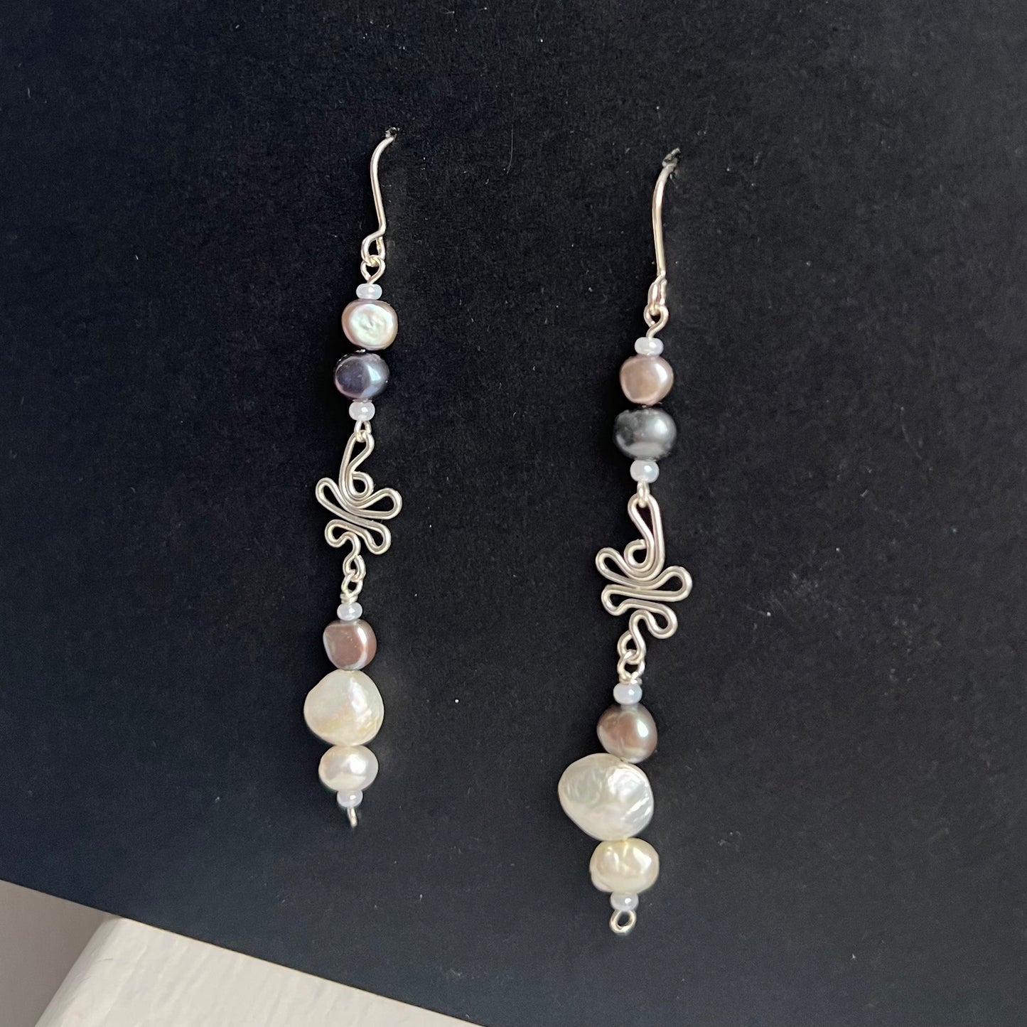 1 of 1 𝕓𝕚𝕓𝕚 Earrings