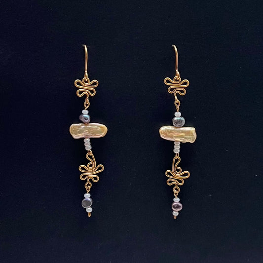 Faeri Pearl Gold Earrings